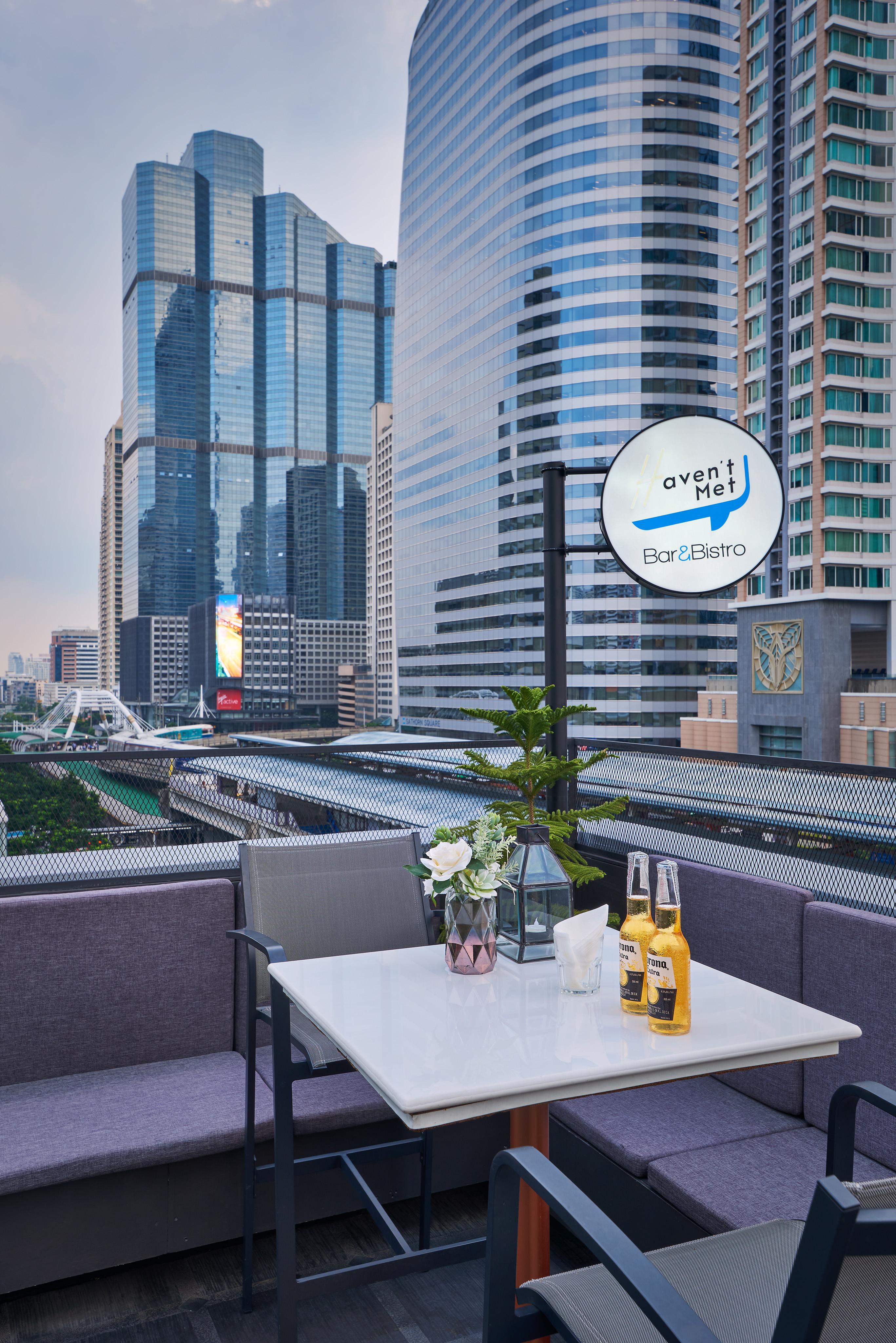 Sora Hotel Silom Bangkok Exteriör bild