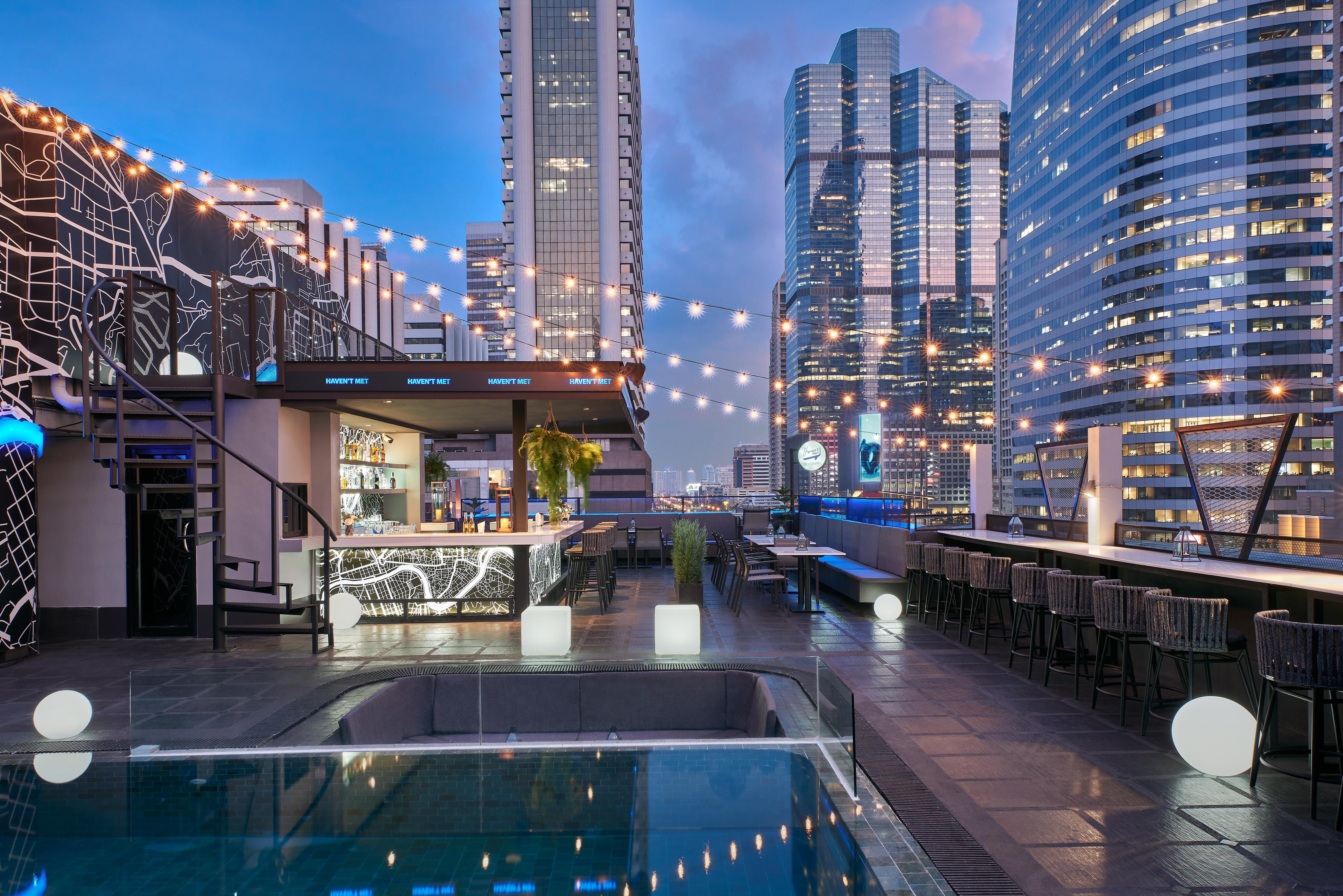 Sora Hotel Silom Bangkok Exteriör bild
