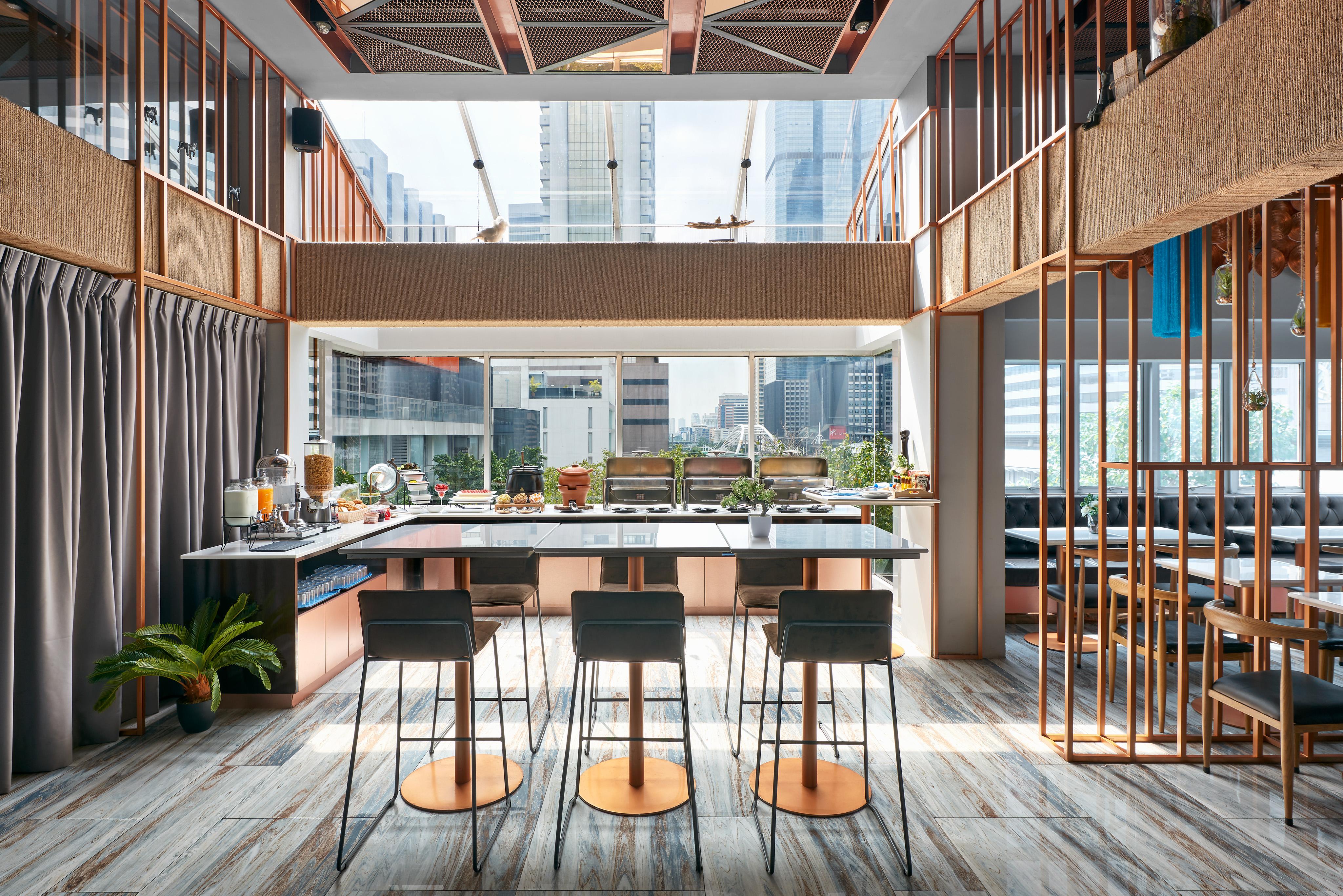 Sora Hotel Silom Bangkok Exteriör bild