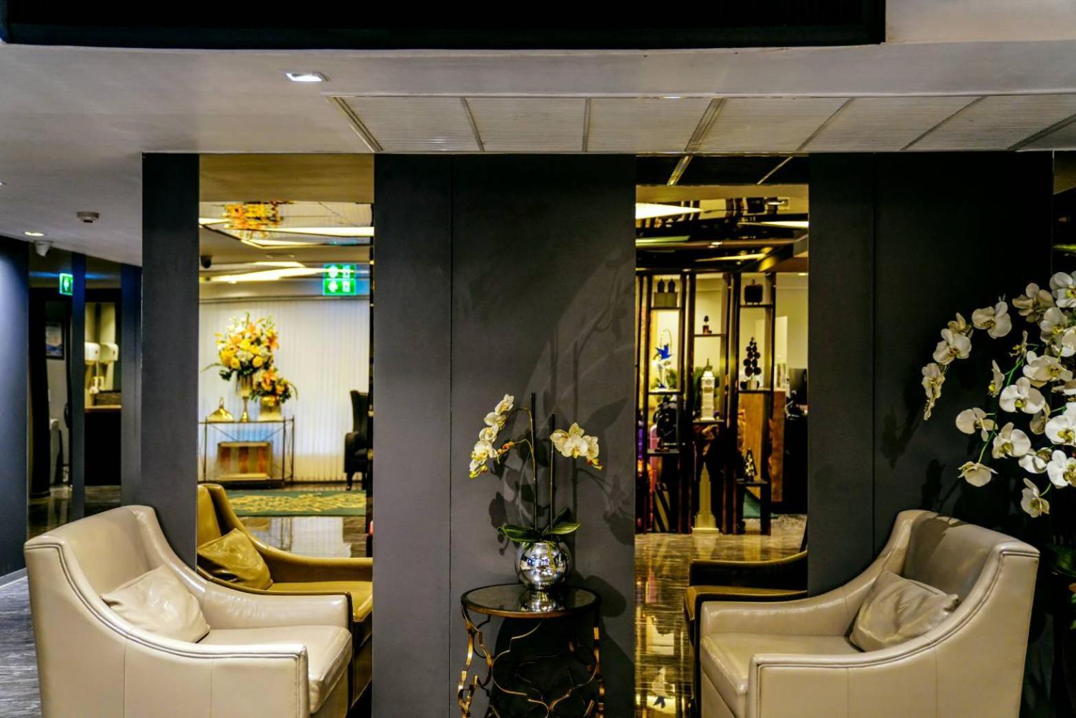 Sora Hotel Silom Bangkok Exteriör bild