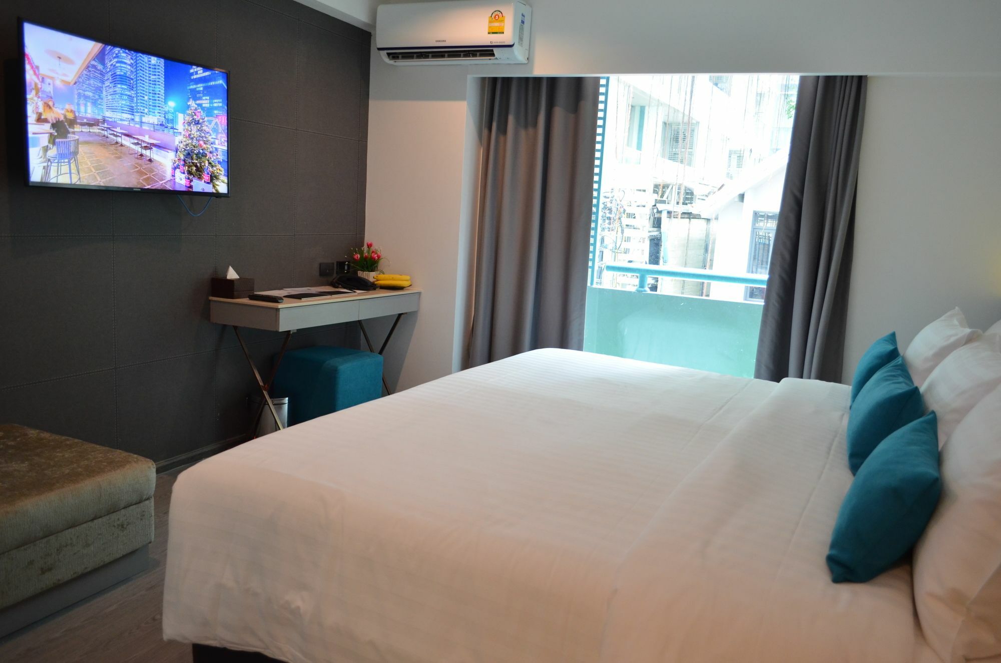 Sora Hotel Silom Bangkok Exteriör bild