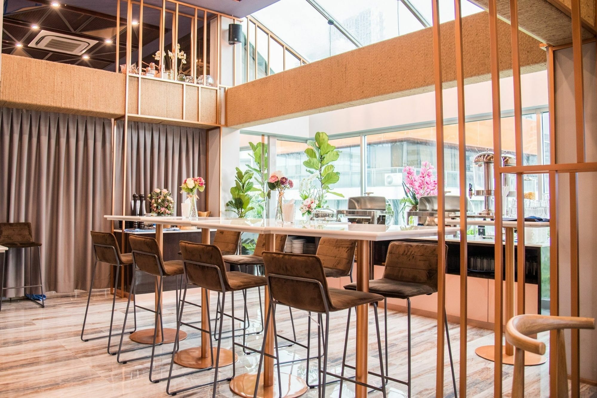 Sora Hotel Silom Bangkok Exteriör bild